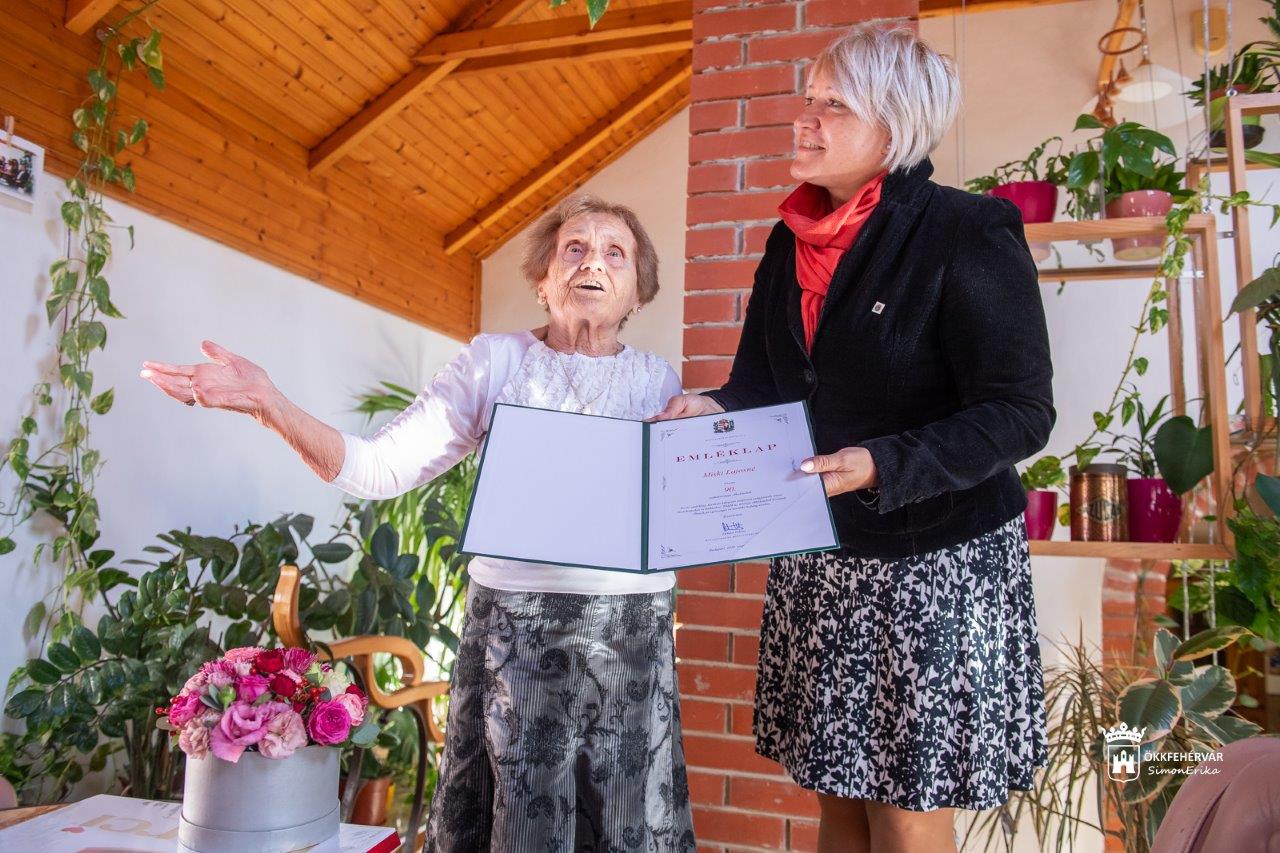 A 90 éves Miski Lajosnét köszöntötték